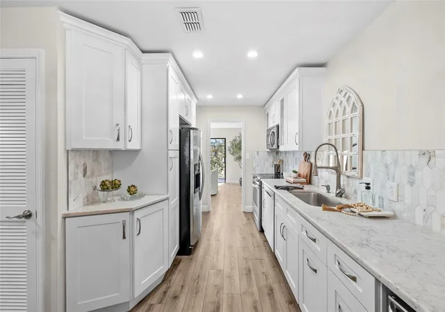 4th image of 3530 Village Wy #3, Tampa, FL 33629 | MLS# TB8508758