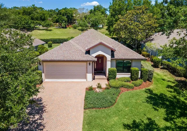 Homes for sale in Lady Lake, FL | 6115 Landings Blvd, Lady Lake, FL 32159 | MLS# G5112393