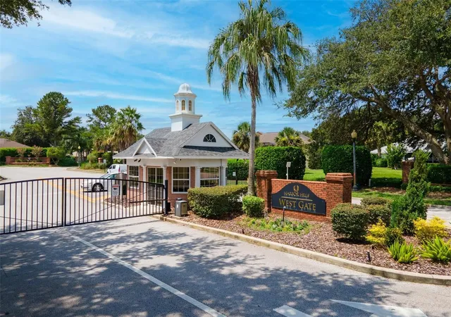 Homes for sale in Lady Lake, FL | 6115 Landings Blvd, Lady Lake, FL 32159 | MLS# G5112393