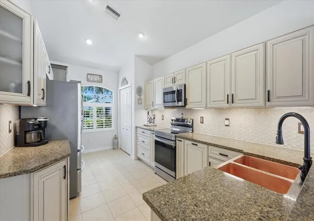 2nd image of 8222 Haven Harbour Wy, Bradenton, FL 34212 | MLS# A4693669