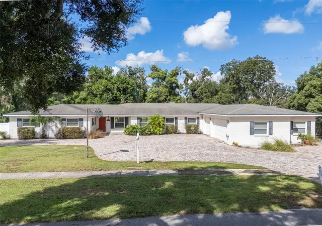 Photo 1 of Single family home for sale at 712 S Oakwood Ave, Brandon, FL 33511 | MLS# TB8508815 | Listing updated on 2026-10-20