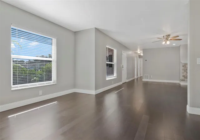 Photo 3 of Single family home for sale at 712 S Oakwood Ave, Brandon, FL 33511 | MLS# TB8508815 | Listing updated on 2026-10-20