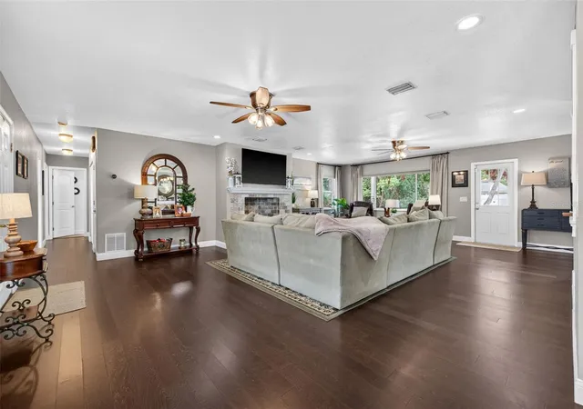 5th image of 712 S Oakwood Ave, Brandon, FL 33511 | MLS# TB8508815