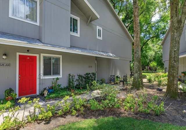 Homes for sale in Altamonte Springs, FL | 626 Red Oak Cir #106, Altamonte Springs, FL 32701 | MLS# O6408039