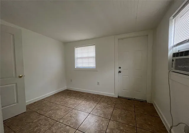 3rd image of 720 22Nd Ave W, Bradenton, FL 34205 | MLS# A4693697