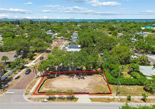 3rd image of 558 Roanoke St, Dunedin, FL 34698 | MLS# TB8508838