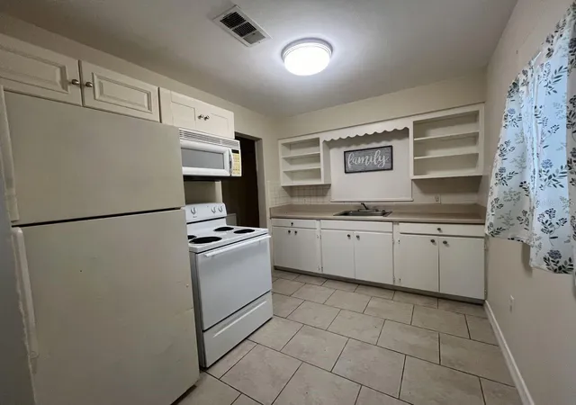 3rd image of 2014 10Th St W, Bradenton, FL 34205 | MLS# A4693700