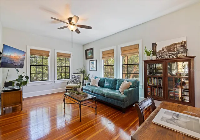 2nd image of 210 22Nd Ave Ne, St. Petersburg, FL 33704