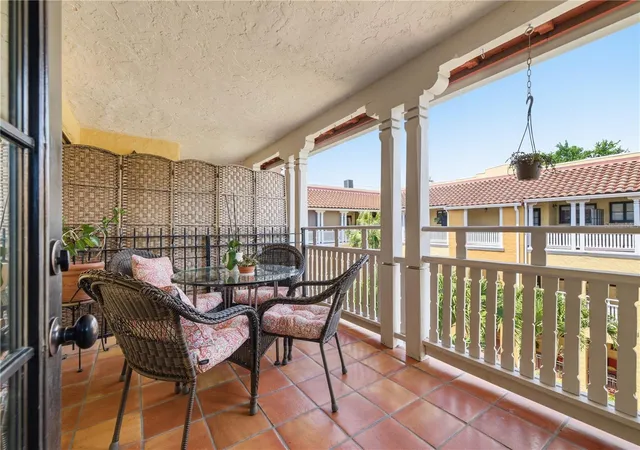 4th image of 210 22Nd Ave Ne, St. Petersburg, FL 33704