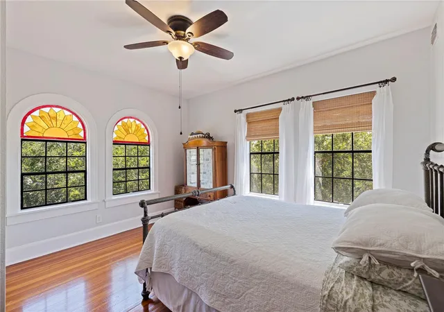 5th image of 210 22Nd Ave Ne, St. Petersburg, FL 33704
