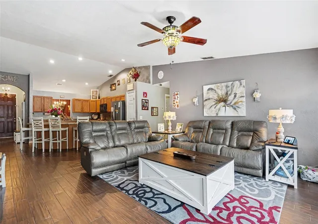 3rd image of 423 Majestic Gardens Blvd, Winter Haven, FL 33880 | MLS# TB8508845