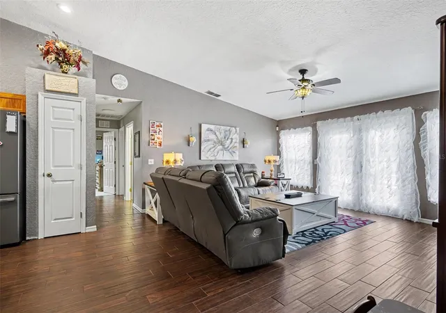 5th image of 423 Majestic Gardens Blvd, Winter Haven, FL 33880 | MLS# TB8508845