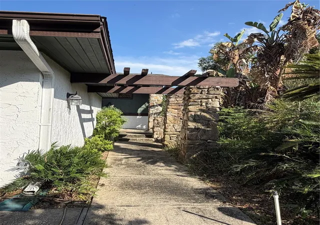 Photo 3 of Single family home for sale at 8 Canterbury Dr, Haines City, FL 33844 | MLS# O6408066 | Listing updated on 2026-06-24