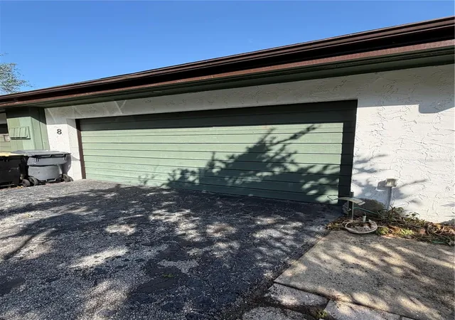 Photo 2 of Single family home for sale at 8 Canterbury Dr, Haines City, FL 33844 | MLS# O6408066 | Listing updated on 2026-06-24