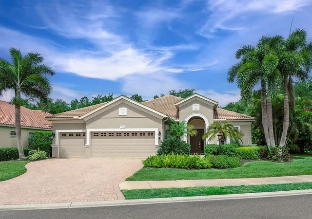 Photo 1 of Sale Pending at 7210 Lake Forest Glen, Lakewood Ranch, FL 34202 | MLS# A4693706 | Listing updated on 2026-08-28