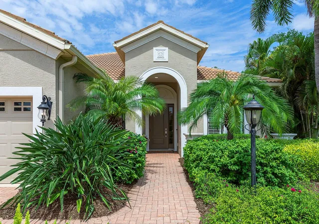 Photo 2 of Sale Pending at 7210 Lake Forest Glen, Lakewood Ranch, FL 34202 | MLS# A4693706 | Listing updated on 2026-08-28