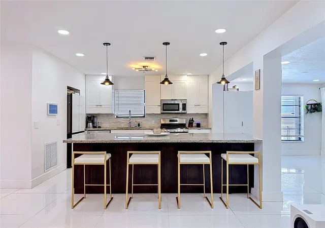 5th image of 821 83Rd St, Miami Beach, FL 33141 | MLS# O6408077