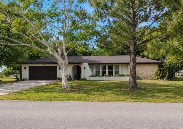 1st image of 7317 Lime Tree Ct, Sebring, FL 33876 | MLS# O6408093