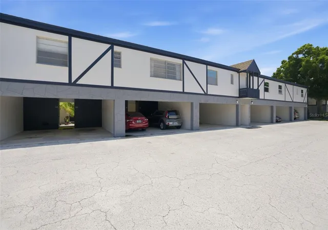 2nd image of 1127 King Arthur Ct, DUNEDIN, FL 34698