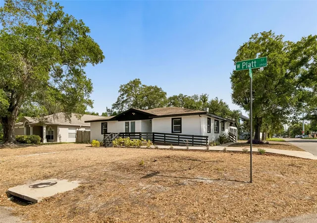 Photo 2 of Single family home for sale at 3901 W Platt St, Tampa, FL 33609 | MLS# TB8508913 | Listing updated on 2026-09-01