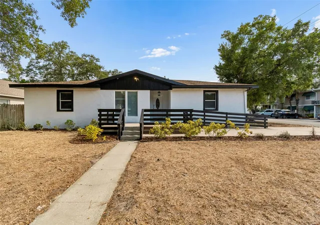 Photo 3 of Single family home for sale at 3901 W Platt St, Tampa, FL 33609 | MLS# TB8508913 | Listing updated on 2026-10-02
