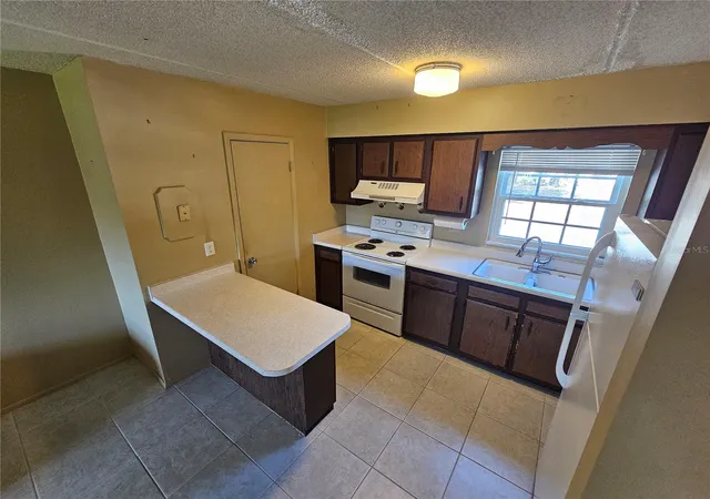 Homes for sale in Tavares, FL | 1100 E Caroline St #123, Tavares, FL 32778 | MLS# OM724777