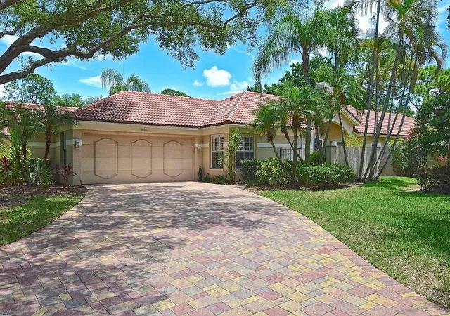 Photo 1 of Single family home for sale at 3890 Lyndhurst Ct, Sarasota, FL 34235 | MLS# TB8508923 | Listing updated on 2026-08-25