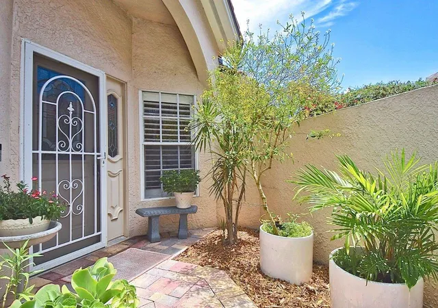 Photo 3 of Single family home for sale at 3890 Lyndhurst Ct, Sarasota, FL 34235 | MLS# TB8508923 | Listing updated on 2026-08-25