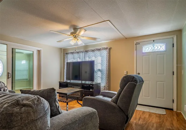 Photo 3 of Manufactured home for sale at 401 Denice Dr #401, Seminole, FL 33772 | MLS# TB8508937 | Listing updated on 2026-07-25
