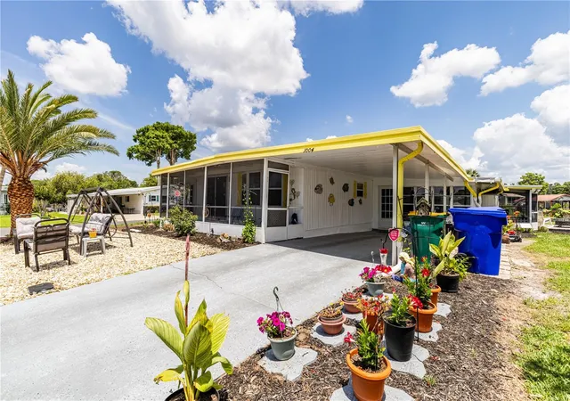 Photo 2 of Manufactured home for sale at 1004 Todd Way, Tavares, FL 32778 | MLS# G5112405 | Listing updated on 2026-09-26