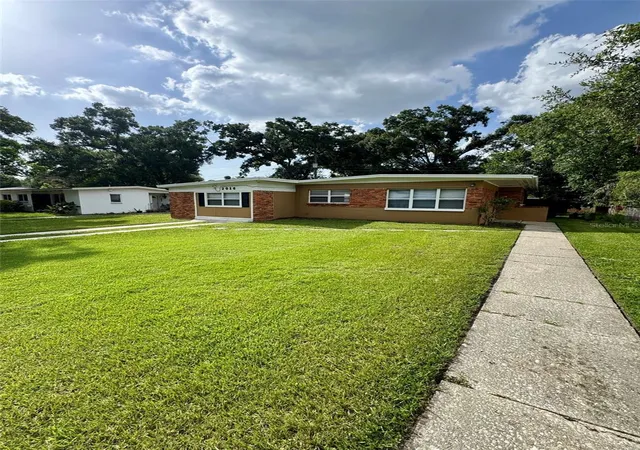 2nd image of 2016 E Crenshaw St, Tampa, FL 33610 | MLS# TB8508964