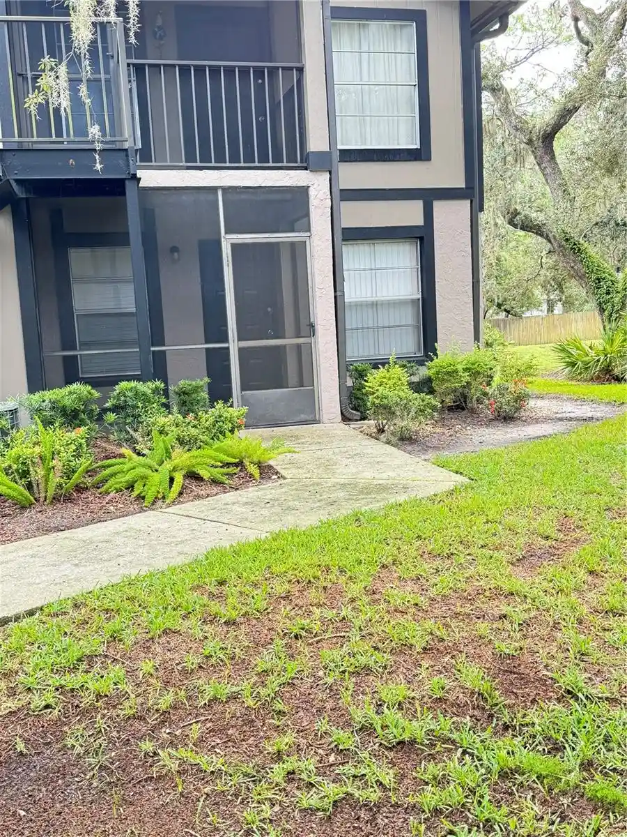 Listing Photo 1 - Condo for sale in 4033 Dream Oak Pl located at 4033 Dream Oak Pl, Tampa, FL 33613 - Unit #101