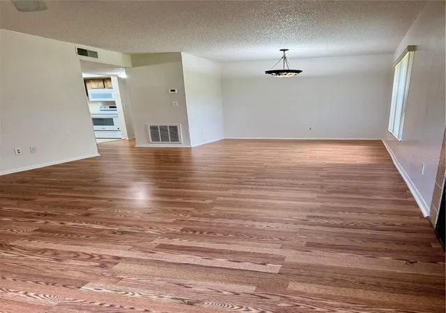 Listing Photo 3 - Condo for sale in building located at 4033 Dream Oak Pl, Tampa, FL 33613 - Unit #101