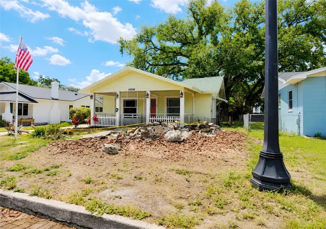 Homes for sale in Lakeland, FL | 1037 Lexington St, Lakeland, FL 33801 | MLS# S5149964
