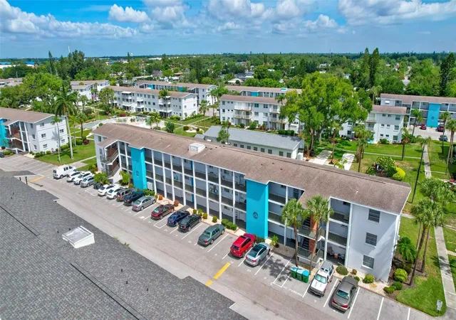 2nd image of 2217 Sunset Dr #E27, Bradenton, FL 34207 | MLS# TB8508979