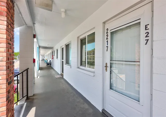 5th image of 2217 Sunset Dr #E27, Bradenton, FL 34207 | MLS# TB8508979