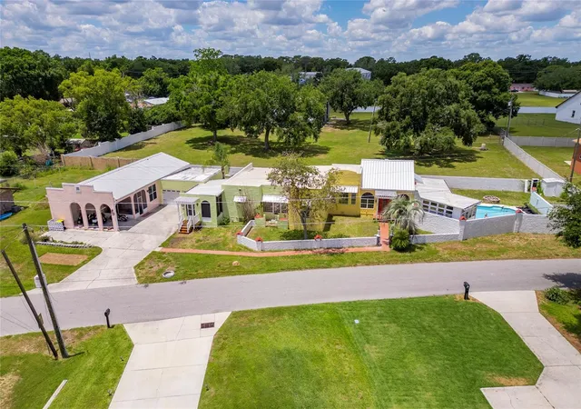 3rd image of 815 Lake Jessie Dr, Winter Haven, FL 33881 | MLS# S5149974