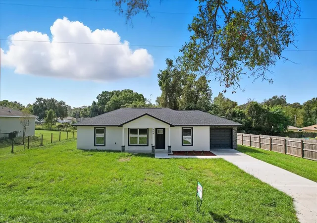 Photo 2 of Single family home for sale at 19857 Sw Flamingo Dr, Dunnellon, FL 34431 | MLS# OM724786 | Listing updated on 2026-09-17