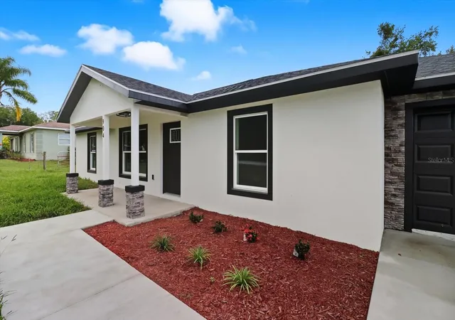 Photo 3 of Single family home for sale at 19857 SW Flamingo Dr, Dunnellon, FL 34431 | MLS# OM724786 | Listing updated on 2026-09-17