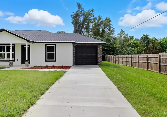 Photo 4 of Single family home for sale at 19857 SW Flamingo Dr, Dunnellon, FL 34431 | MLS# OM724786 | Listing updated on 2026-09-17