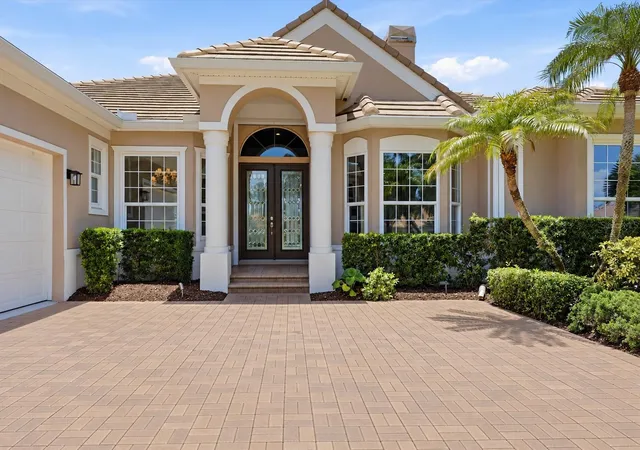 Photo 3 of Single family home for sale at 8160 Collingwood Ct, University Park, FL 34201 | MLS# A4693747 | Listing updated on 2026-10-04