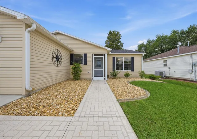 Photo 3 of Single family home for sale at 8142 Se 175th Columbia Pl, The Villages, FL 32162 | MLS# G5112410 | Listing updated on 2026-08-12