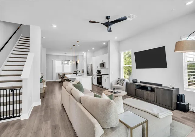 3rd image of 2851 1st Avenue S, Saint Petersburg, FL 33712 | MLS# TB8509019