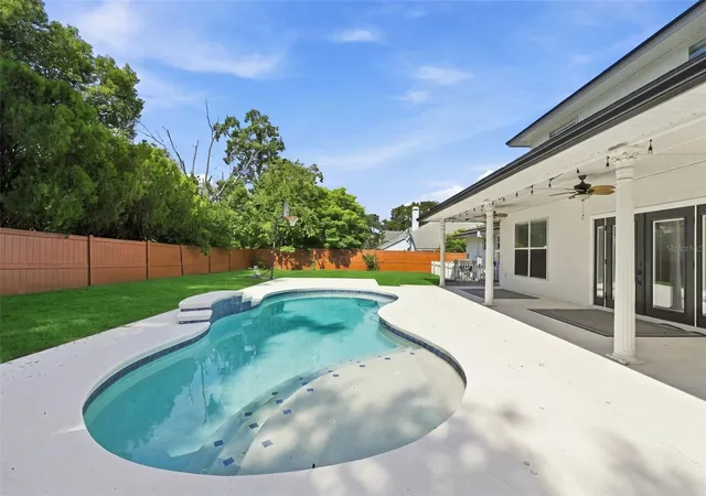 Photo 2 of Single family home for sale at 1349 Valley Pine Cir, Apopka, FL 32712 | MLS# O6408227 | Listing updated on 2026-10-06