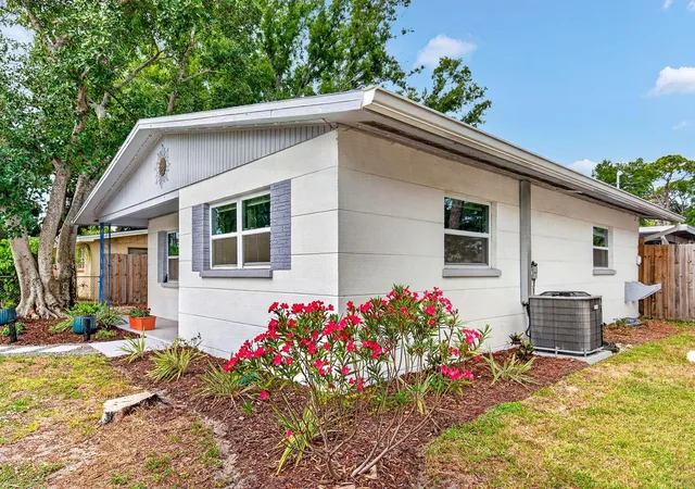 5th image of 916 Pattison Ave, Sarasota, FL 34237 | MLS# A4693771