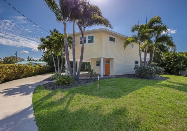 3rd image of 221 85Th St, Holmes Beach, FL 34217 | MLS# A4693773