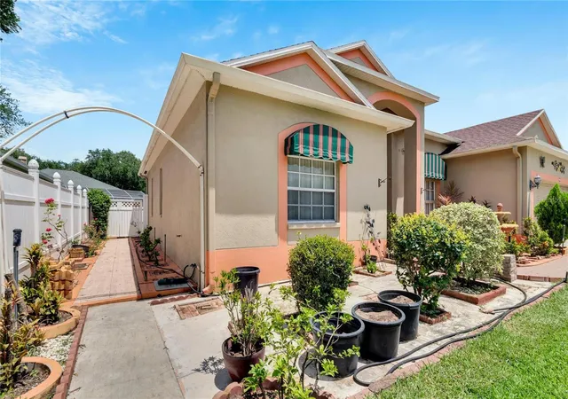 Homes for sale in Valrico, FL | 813 Innergary Pl, Valrico, FL 33594 | MLS# TB8509101