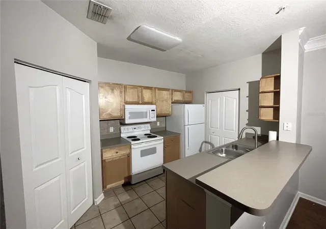 3rd image of 4207 S Dale Mabry Hwy #9201, Tampa, FL 33611 | MLS# TB8509103