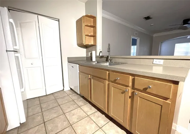 5th image of 4207 S Dale Mabry Hwy #9201, Tampa, FL 33611 | MLS# TB8509103