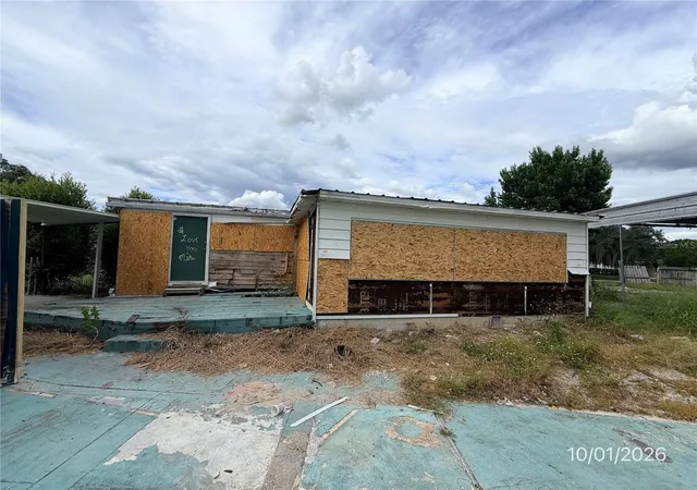 Photo 3 of Manufactured home for sale at 12024 Lakeview Dr, Leesburg, FL 34788 | MLS# G5112415 | Listing updated on 2026-10-22